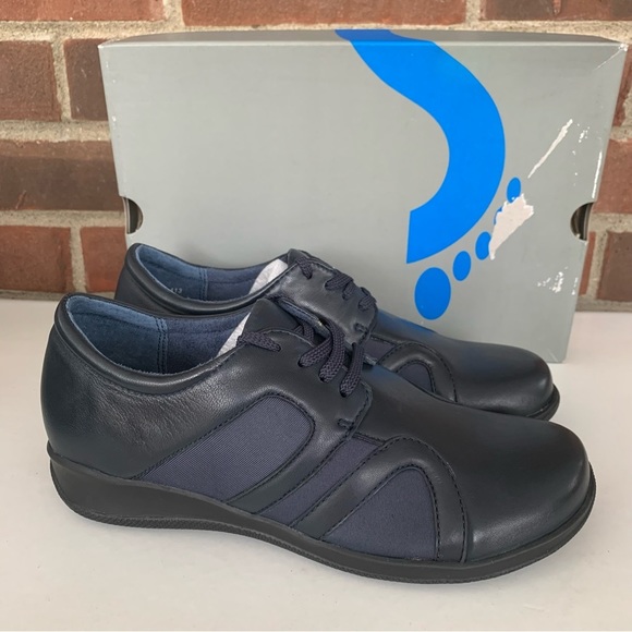 Softwalk Topeka navy blue leather lace up sneakers Women’s US 6 N Narrow width - Picture 1 of 10